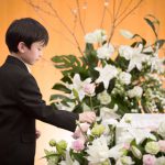 葬儀に子どもを連れていくときの服装は？年齢別・季節別に詳しく解説