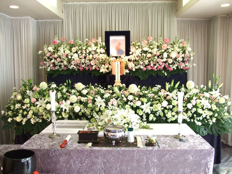 宗仙寺で葬儀を行ったお客様の祭壇写真01