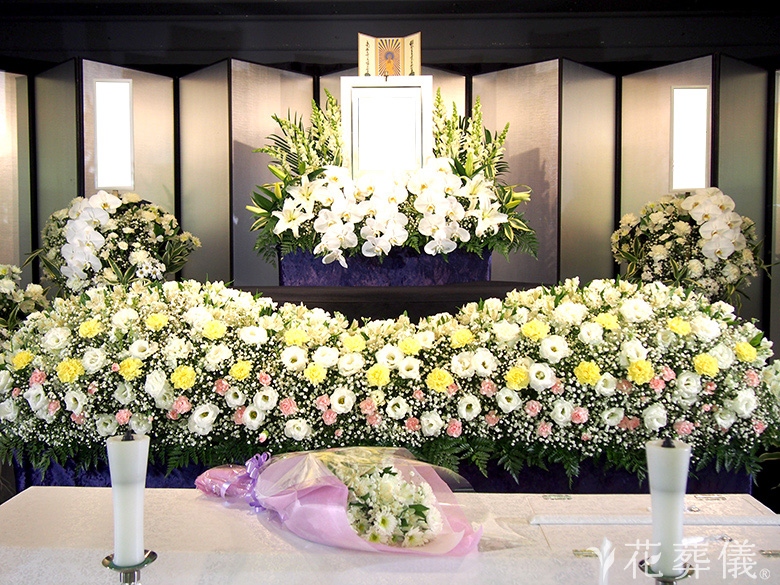 戸塚斎場で葬儀を行ったお客様の祭壇写真01