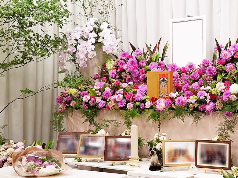 四ツ木斎場で葬儀を行ったお客様の祭壇写真03
