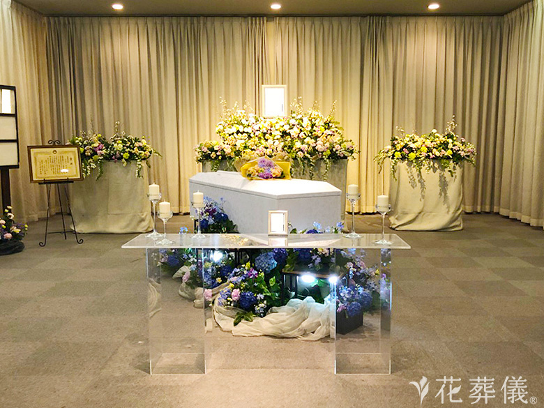蓮根レインボーホールで葬儀を行ったお客様の祭壇写真01
