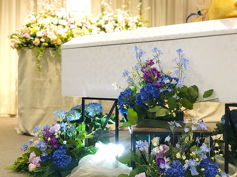 蓮根レインボーホールで葬儀を行ったお客様の祭壇写真03