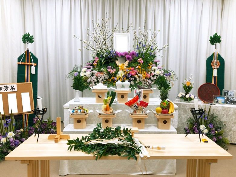 桐ヶ谷斎場で葬儀を行ったお客様の祭壇写真01