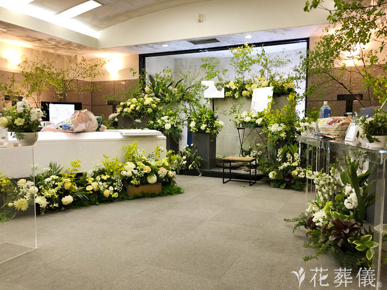 南多摩斎場で葬儀を行ったお客様の祭壇写真01