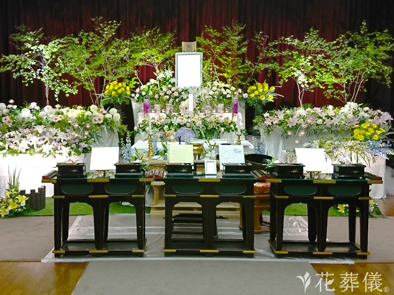 府中の森市民聖苑で葬儀を行ったお客様の祭壇写真01