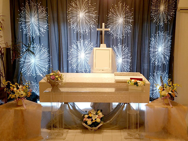 誠行社斎場（小坪火葬場）で葬儀を行ったお客様の祭壇写真02