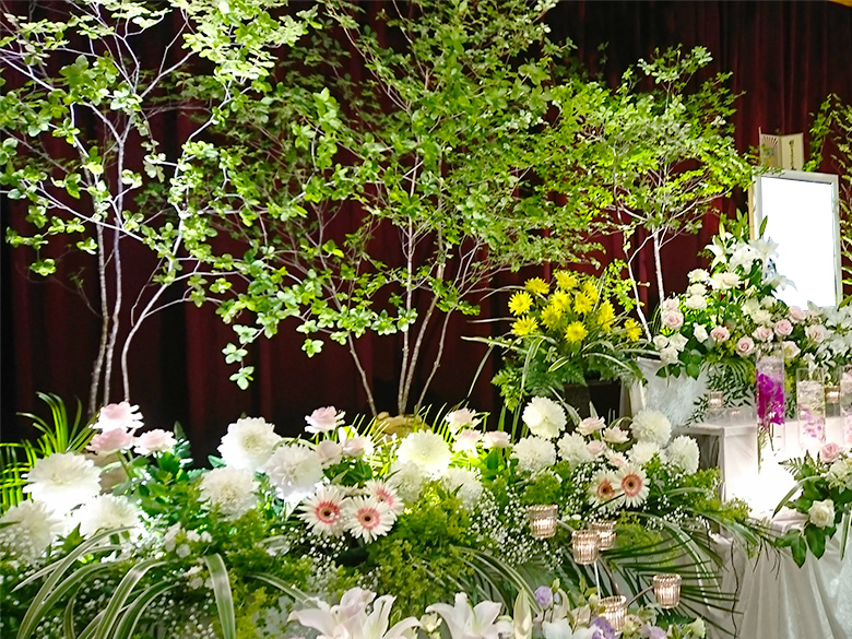府中の森市民聖苑で葬儀を行ったお客様の祭壇写真03