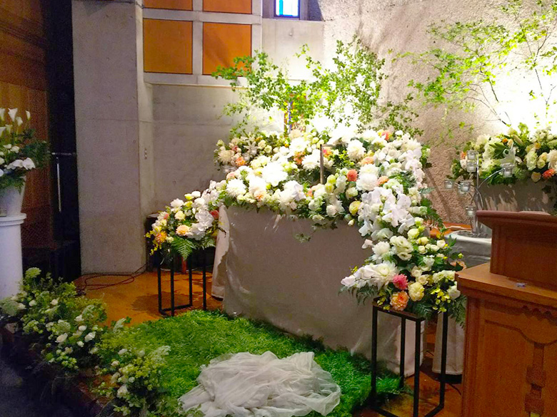 誠行社斎場（小坪火葬場）で葬儀を行ったお客様の祭壇写真03