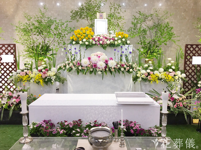 松戸市斎場で葬儀を行ったお客様の祭壇写真01