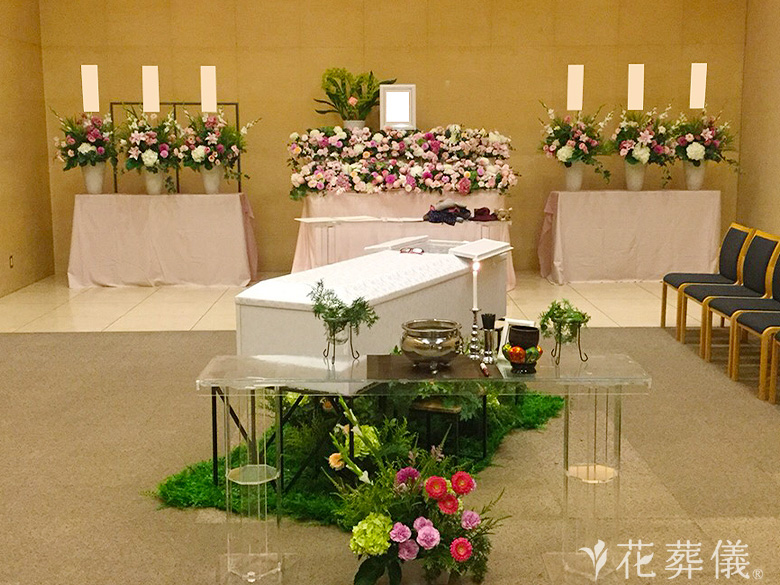 かわさき南部斎苑で葬儀を行ったお客様の祭壇写真01