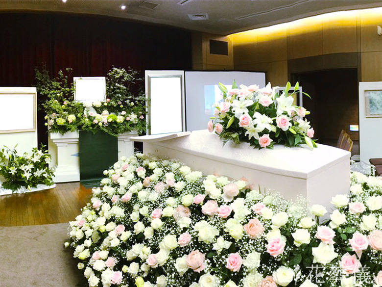 府中の森市民聖苑で葬儀を行ったお客様の祭壇写真01