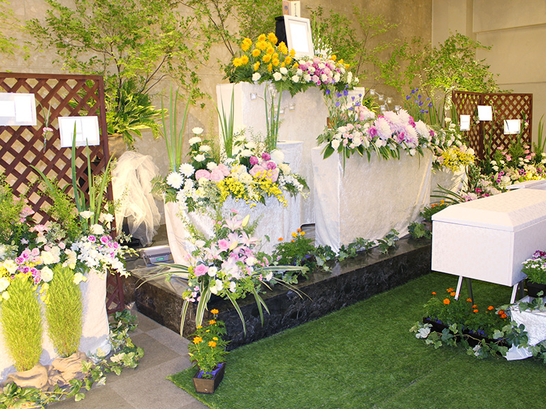 松戸市斎場で葬儀を行ったお客様の祭壇写真02