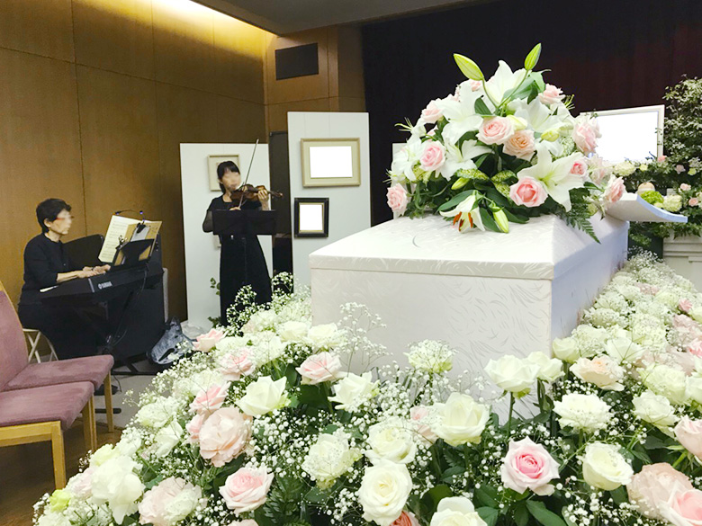 府中の森市民聖苑で葬儀を行ったお客様の祭壇写真03