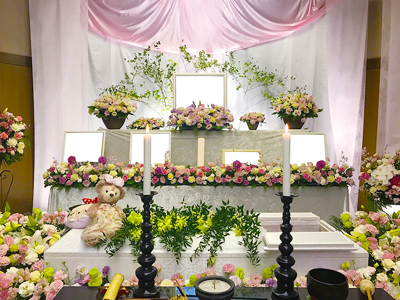 千葉市斎場で葬儀を行ったお客様の祭壇写真01