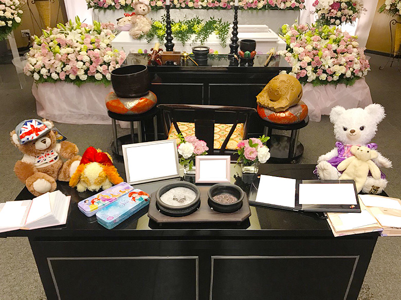 千葉市斎場で葬儀を行ったお客様の祭壇写真03