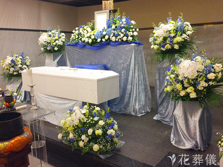 横浜市南部斎場で葬儀を行ったお客様の祭壇写真02