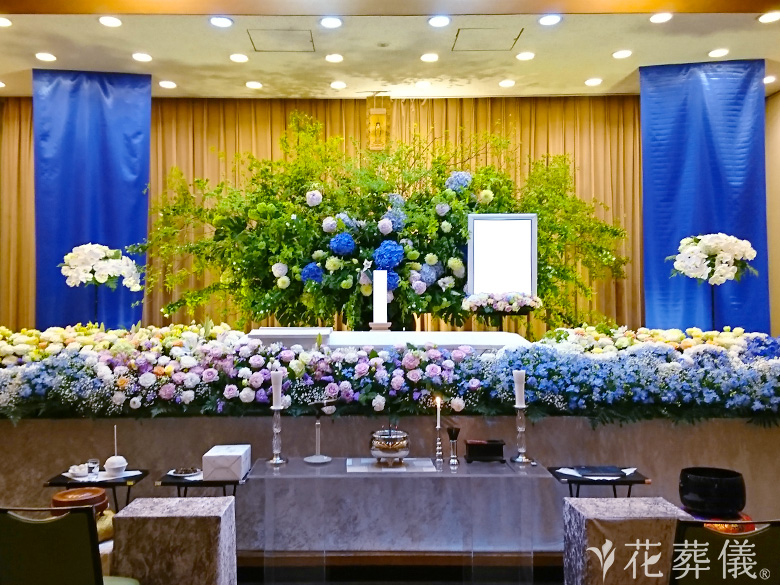 臨海斎場で葬儀を行ったお客様の祭壇写真01