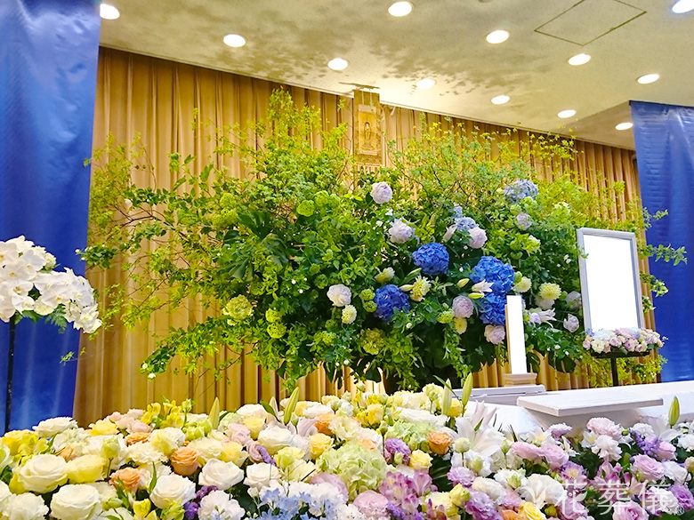 臨海斎場で葬儀を行ったお客様の祭壇写真02
