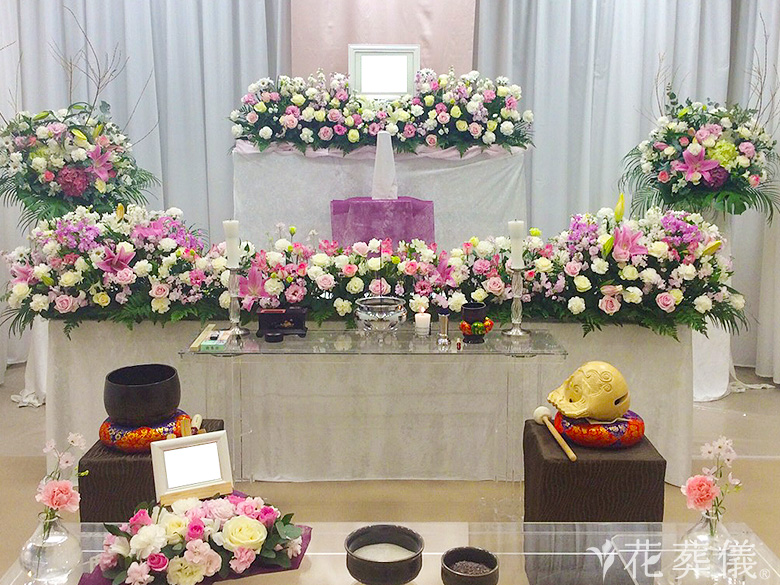 桐ヶ谷斎場で葬儀を行ったお客様の祭壇写真01