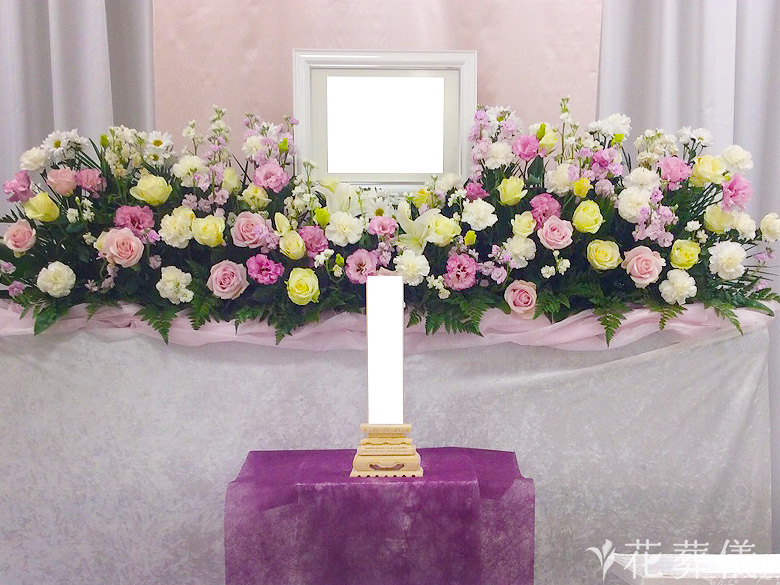 桐ヶ谷斎場で葬儀を行ったお客様の祭壇写真02