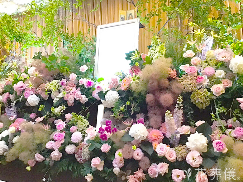 臨海斎場で葬儀を行ったお客様の祭壇写真03