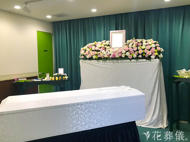 グリーンホール環七野方で葬儀を行ったお客様の祭壇写真01
