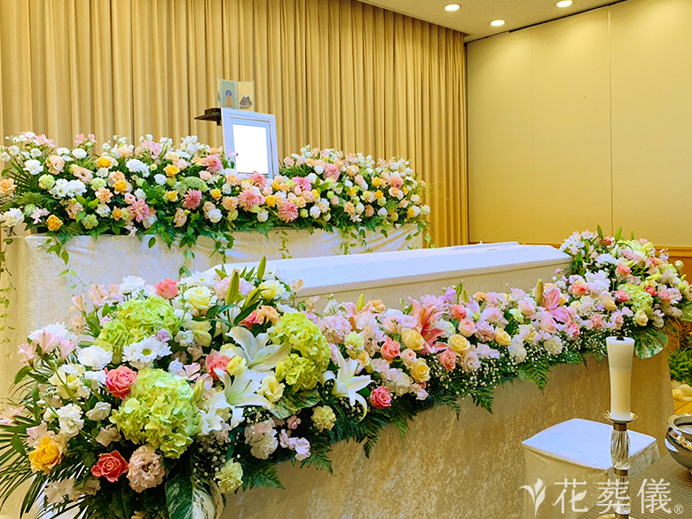 臨海斎場で葬儀を行ったお客様の祭壇写真01