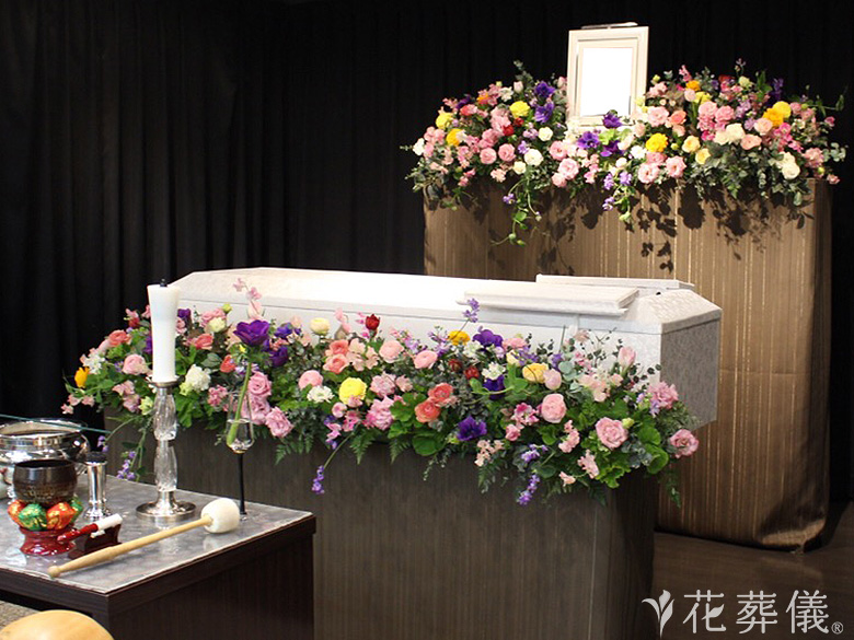 戸塚斎場で葬儀を行ったお客様の祭壇写真01