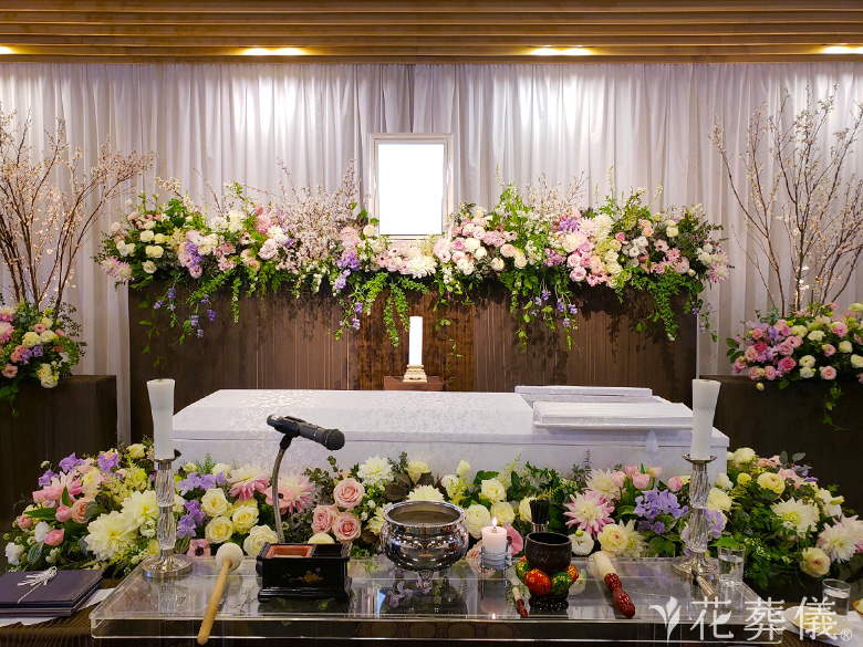 梅窓院で葬儀を行ったお客様の祭壇写真01