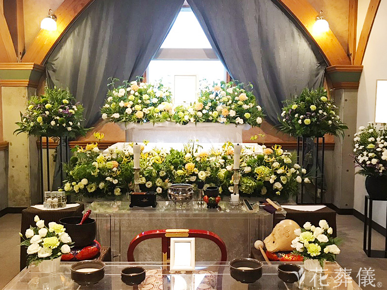 無門庭園で葬儀を行ったお客様の祭壇写真01