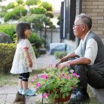 家族葬にお孫様は参列していい？香典は必要？