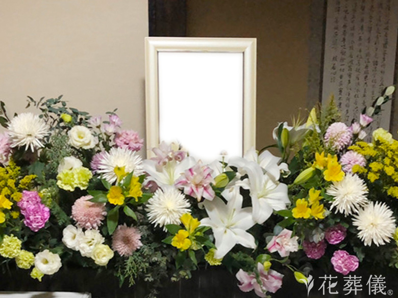 ご自宅で葬儀を行ったお客様の祭壇写真01