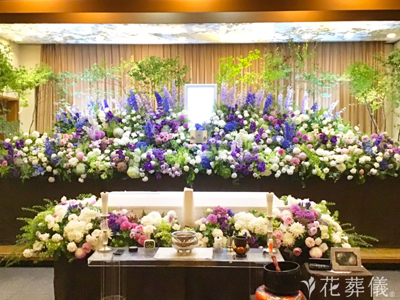 臨海斎場で葬儀を行ったお客様の祭壇写真01