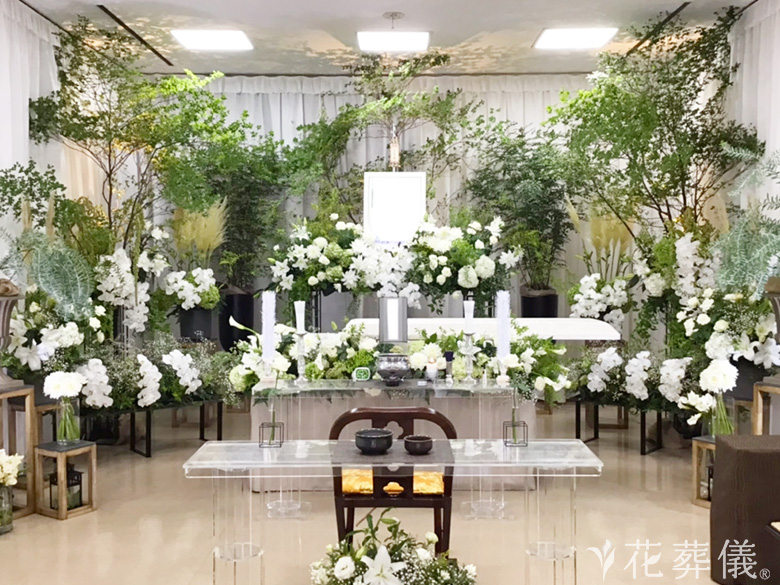 堀ノ内斎場で葬儀を行ったお客様の祭壇写真01