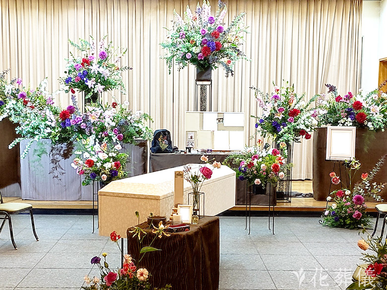 臨海斎場で葬儀を行ったお客様の祭壇写真01