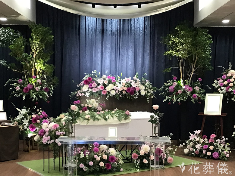しおかぜホール茜浜で葬儀を行ったお客様の祭壇写真01
