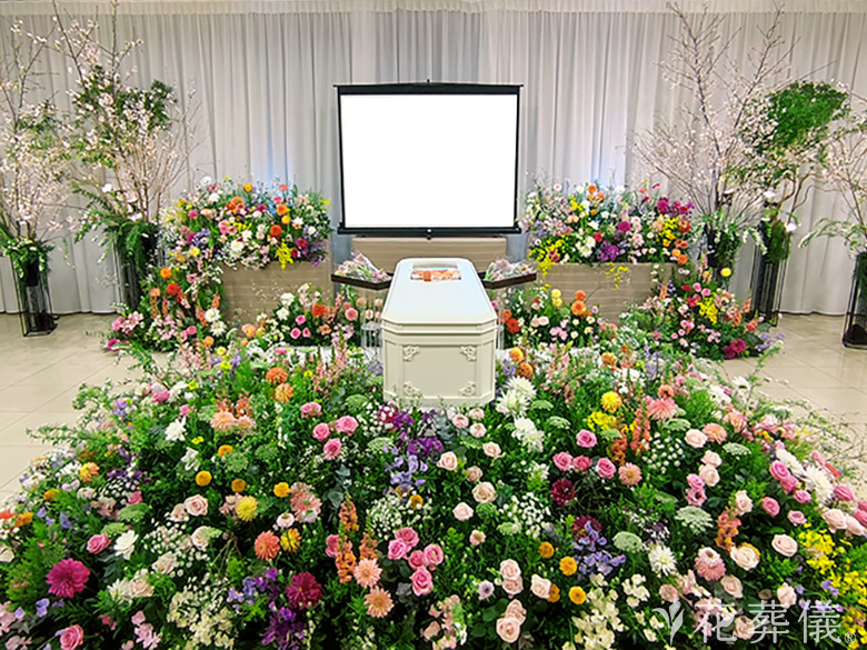 四ツ木斎場で葬儀を行ったお客様の祭壇写真01