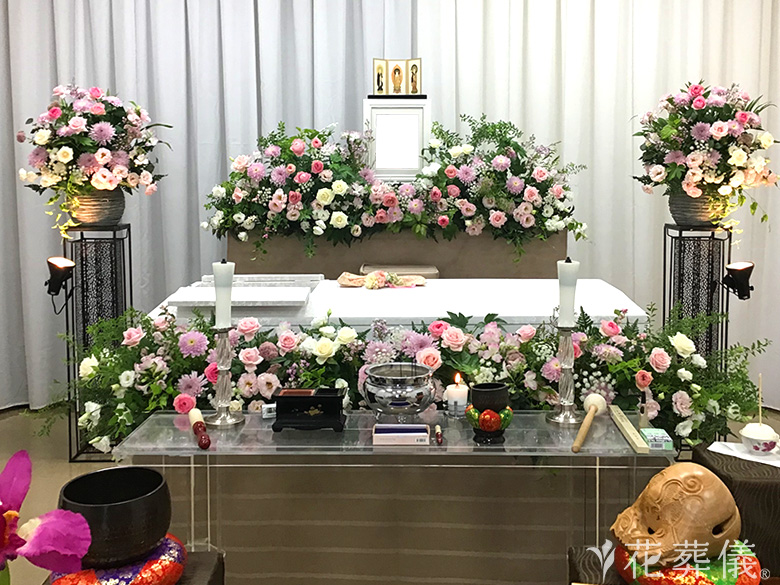 堀ノ内斎場で葬儀を行ったお客様の祭壇写真01