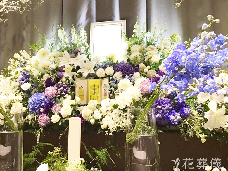 横浜市北部斎場で葬儀を行ったお客様の祭壇写真02