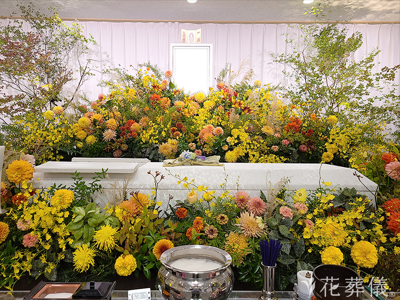 智福寺会館で葬儀を行ったお客様の祭壇写真02