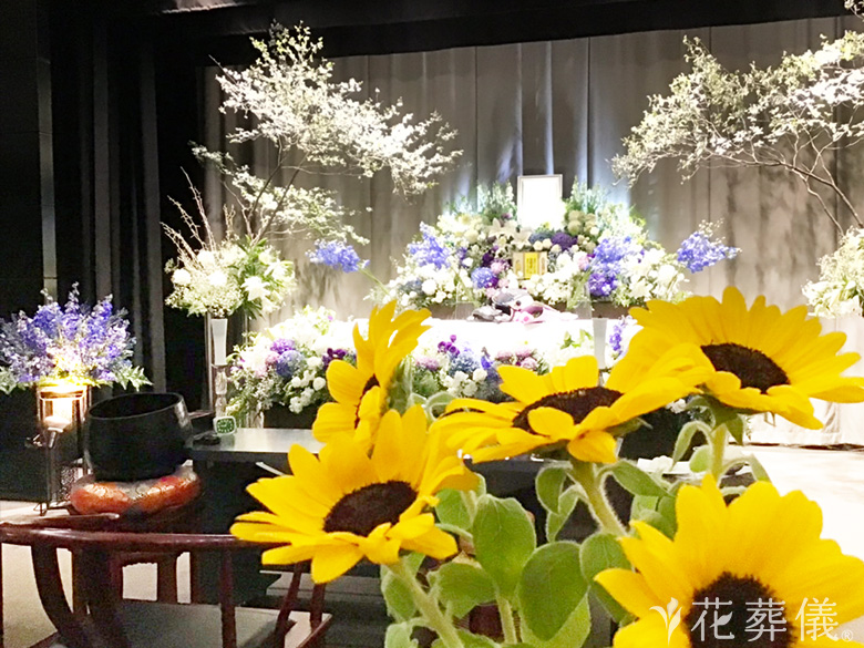 横浜市北部斎場で葬儀を行ったお客様の祭壇写真03