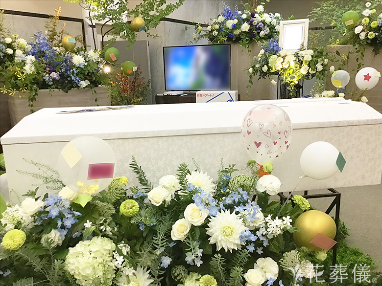 横浜市南部斎場で葬儀を行ったお客様の祭壇写真03