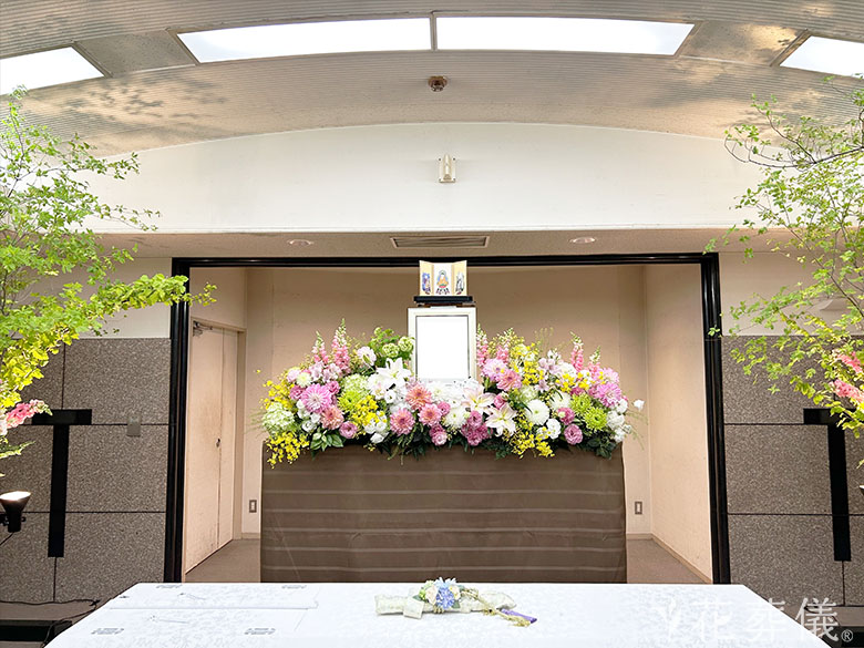 南多摩斎場で葬儀を行ったお客様の祭壇写真02