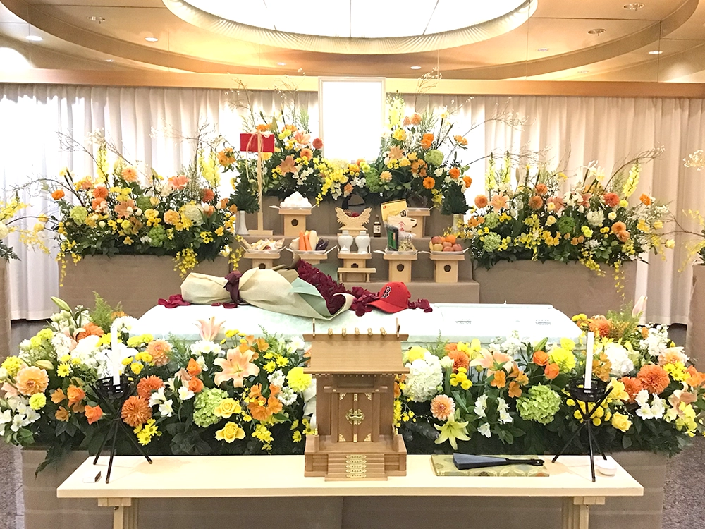 大和斎場で葬儀を行ったお客様の祭壇写真01