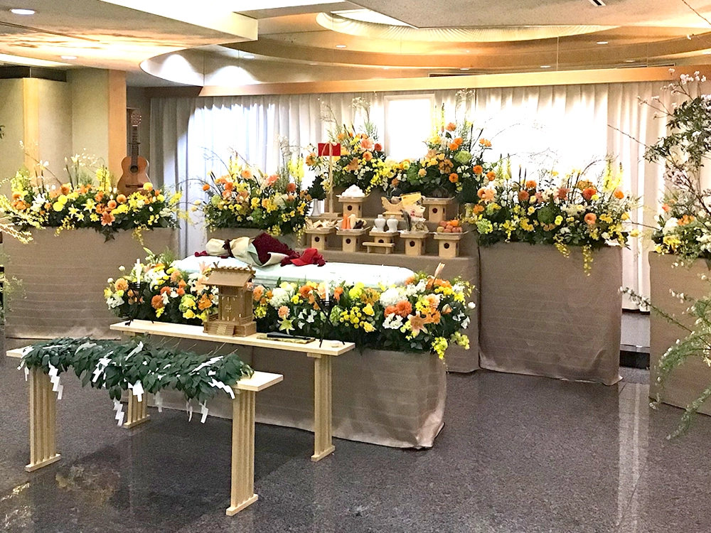 大和斎場で葬儀を行ったお客様の祭壇写真02