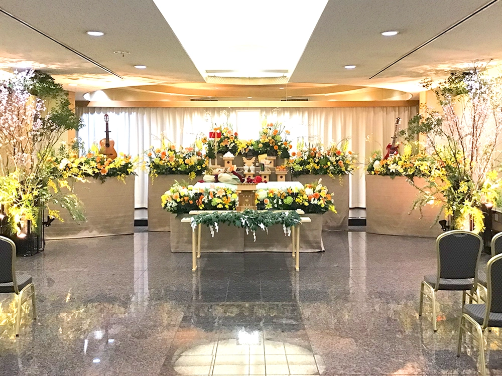 大和斎場で葬儀を行ったお客様の祭壇写真03