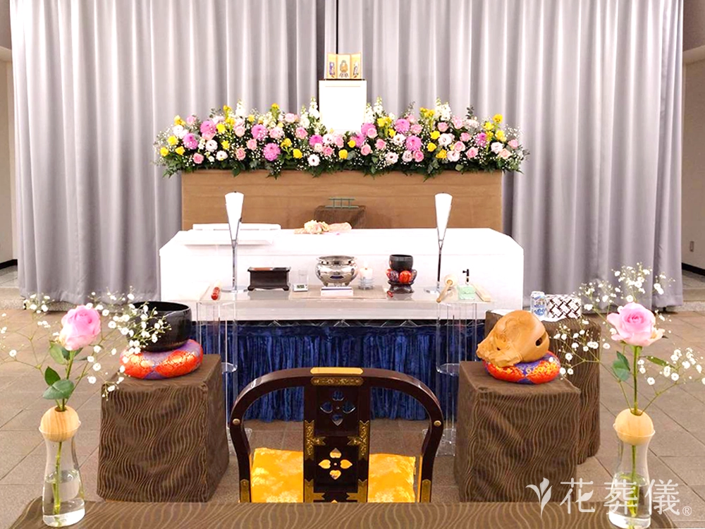 思い出の里会館で葬儀を行ったお客様の祭壇写真02