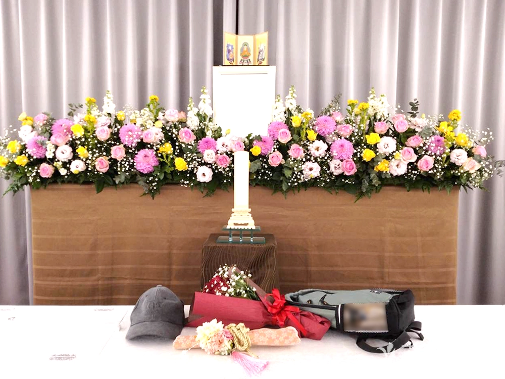 思い出の里会館で葬儀を行ったお客様の祭壇写真03