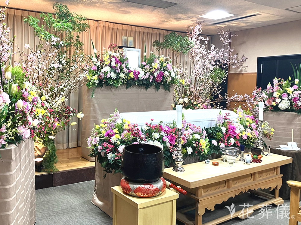 南多摩斎場で葬儀を行ったお客様の祭壇写真01
