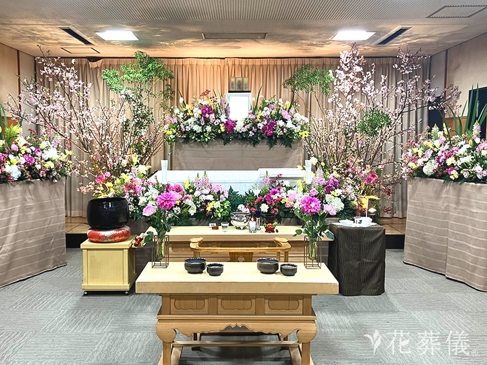 南多摩斎場で葬儀を行ったお客様の祭壇写真02